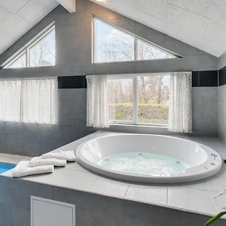 Feriehus Stunning In Vaeggerlose With Sauna