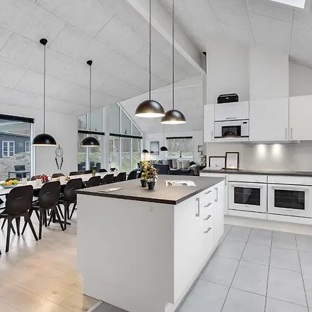 Holiday home Front In Vaeggerlose With Kitchen