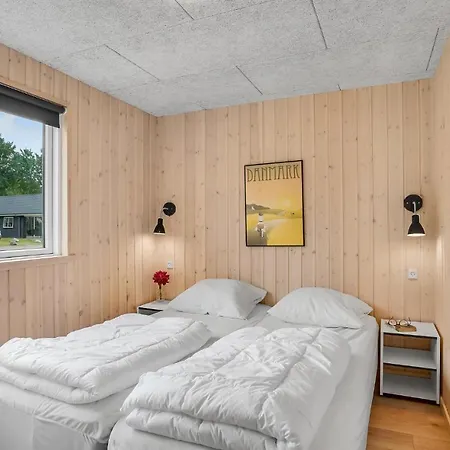Front In Vaeggerlose With Kitchen Holiday home *